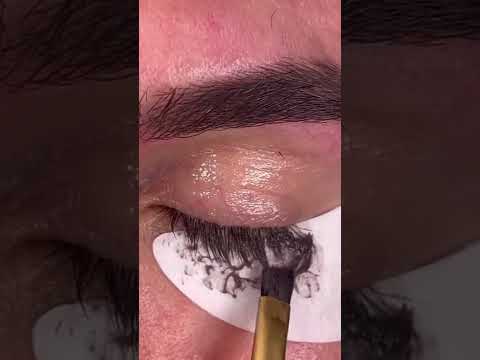 Lash tinting using tatti lashes new tint #browtint #lashtint #lashes #tinting