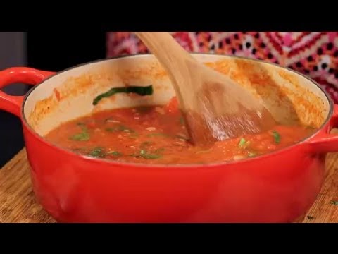 How to Make Tomato Sauce From Fresh Tomatoes : Italian Cuisine