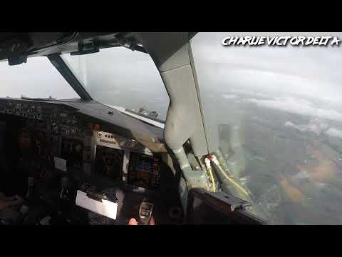 Boeing 737-800  landing in Weeze airport (Cockpit view)